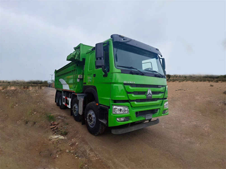 HOWO V7 8x4 Dump Truck01.jpg